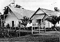 120px-COLLECTIE_TROPENMUSEUM_Ziekenhuis_bij_de_rubberplantage_Nanga_Djetah_in_de_omgeving_van_Sintang_TMnr_60014562 (1)